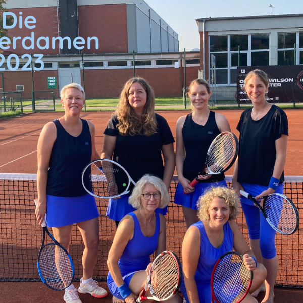 Die Meisterdamen 2023 in kornblumenblau